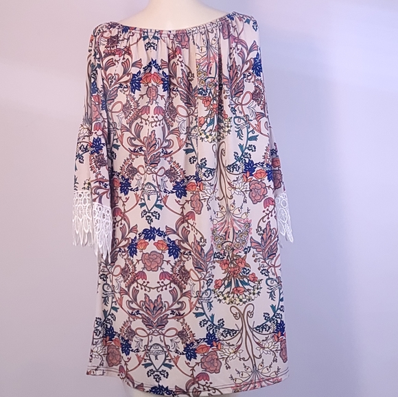 Boho Style Mini dress with crocheted sleeve - Picture 10 of 16